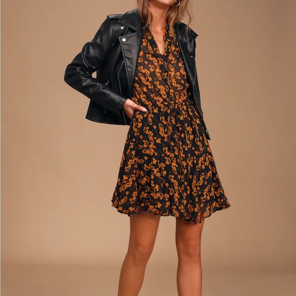 NWT Lulus tie waist pattern dress